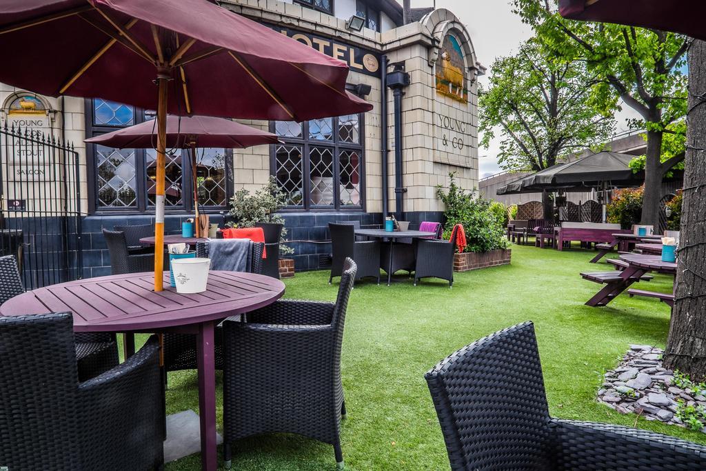 Bridge Hotel Greenford  Exterior photo