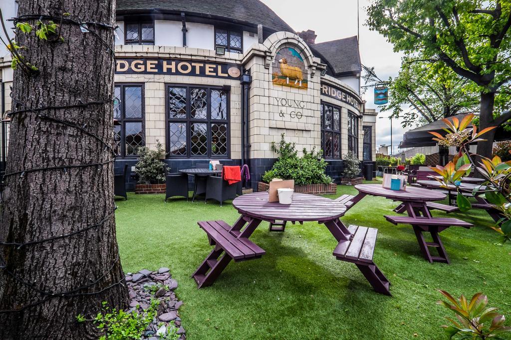 Bridge Hotel Greenford  Exterior photo