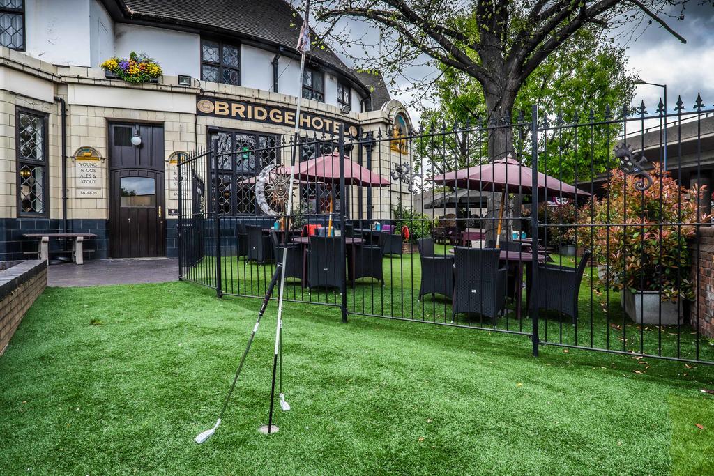 Bridge Hotel Greenford  Exterior photo