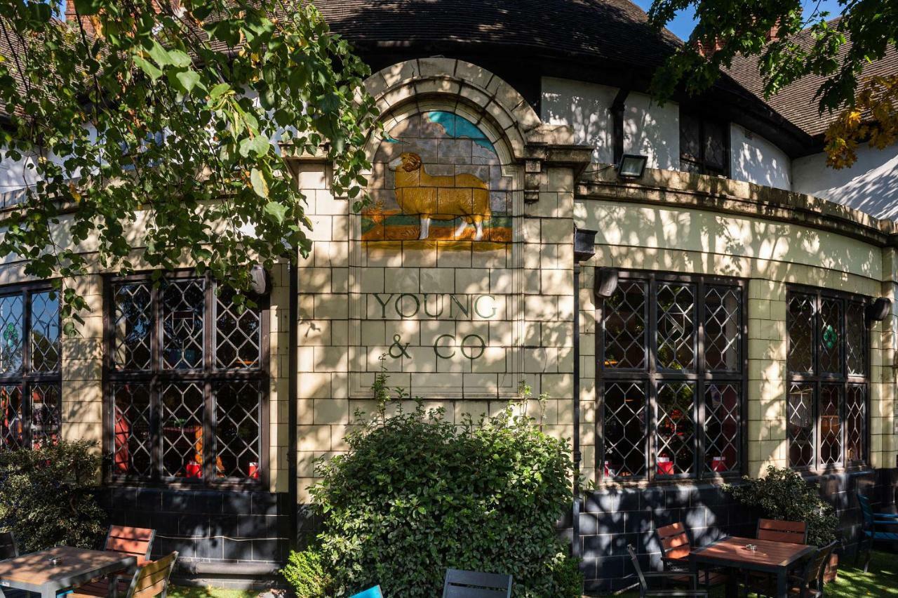 Bridge Hotel Greenford  Exterior photo