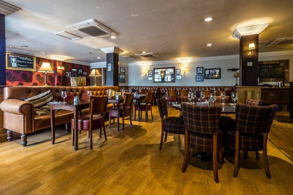 Bridge Hotel Greenford  Exterior photo